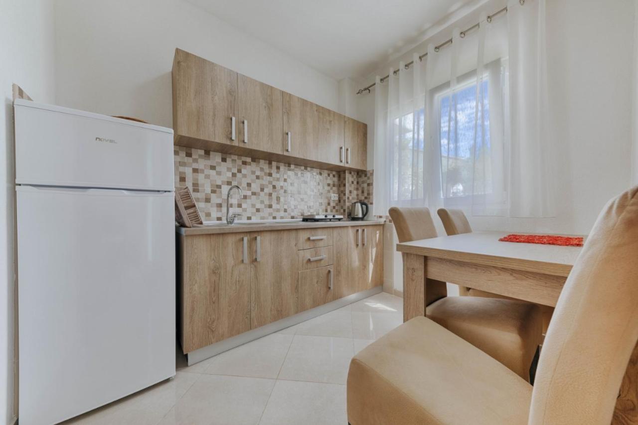 Sea Garden Apartments Dobra Voda Exterior foto